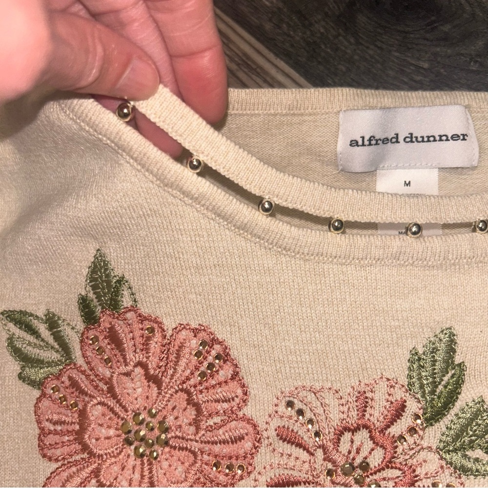 Alfred Dunner Grannycore Tan Knit Top Beaded Detail Embroidered Flowers Medium - Picture 6 of 9